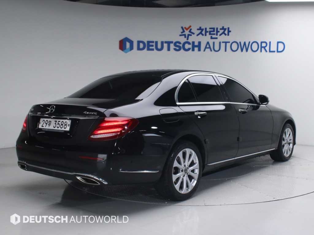 벤츠 E 클래스 E300 4MATIC 익스클루시브 사진 2/20