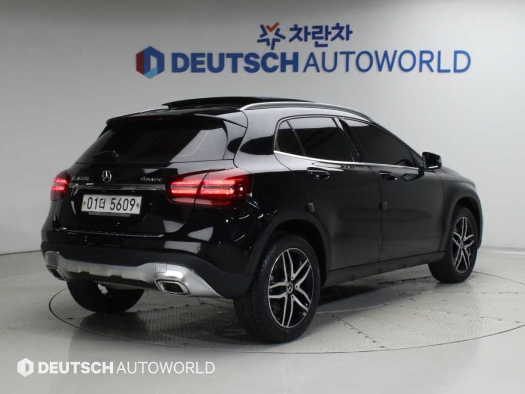 벤츠 GLA 클래스 GLA220 사진 2/20