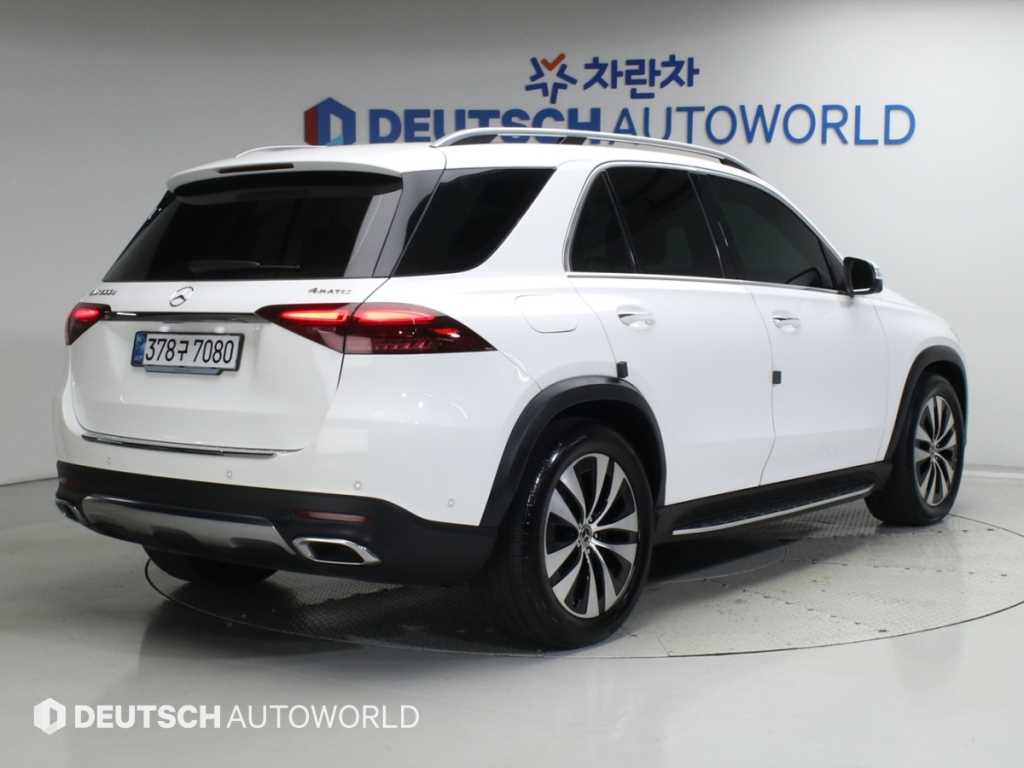 벤츠 GLE 클래스 GLE 300d 4MATIC 사진 2/20
