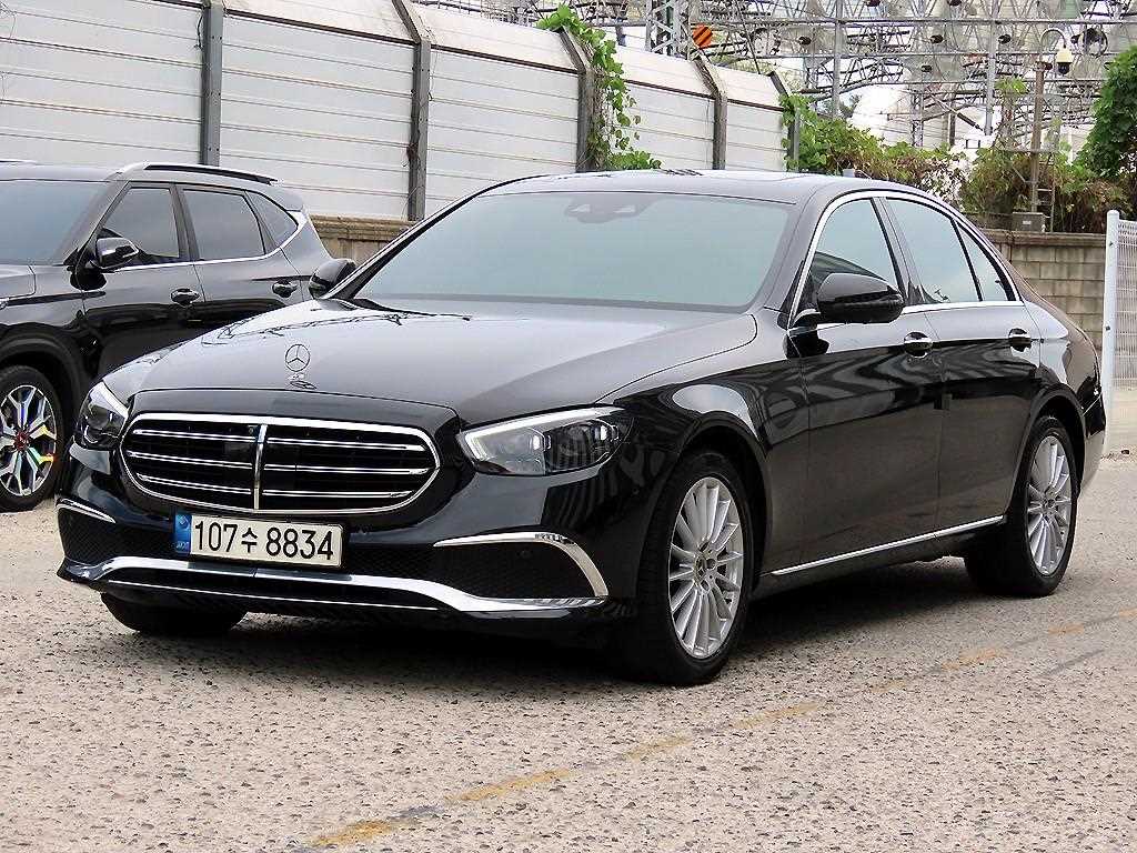 벤츠 E 클래스 E220d 4MATIC 익스클루시브 사진 2/20