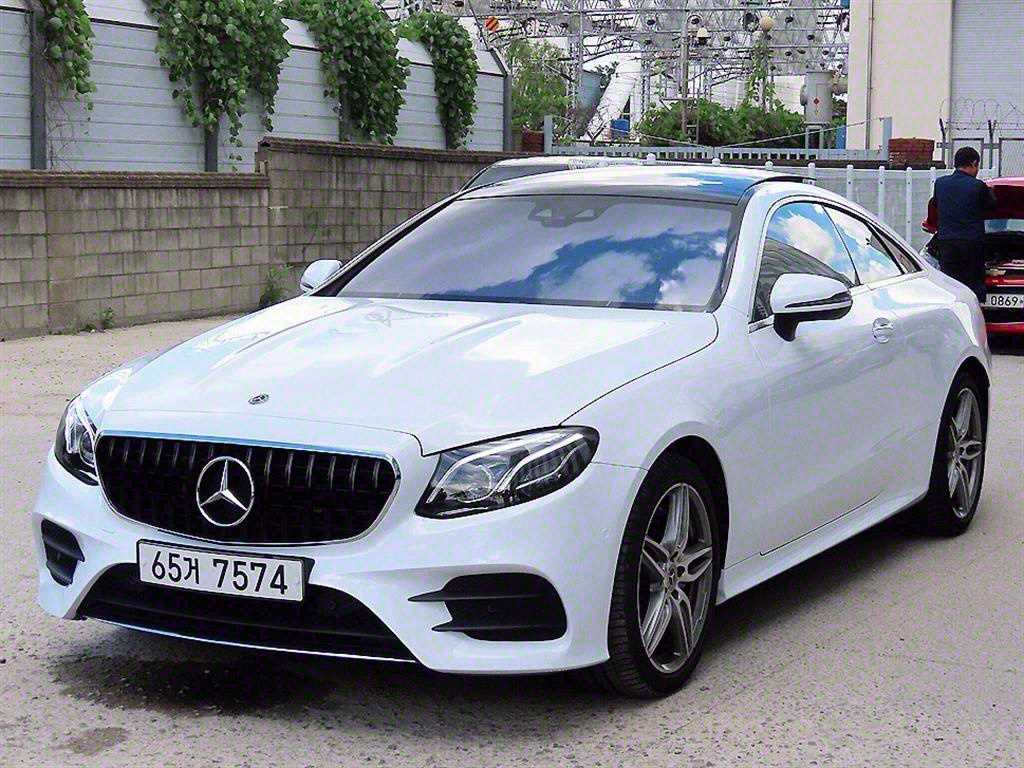 벤츠 E 클래스 E220d 쿠페 사진 2/20