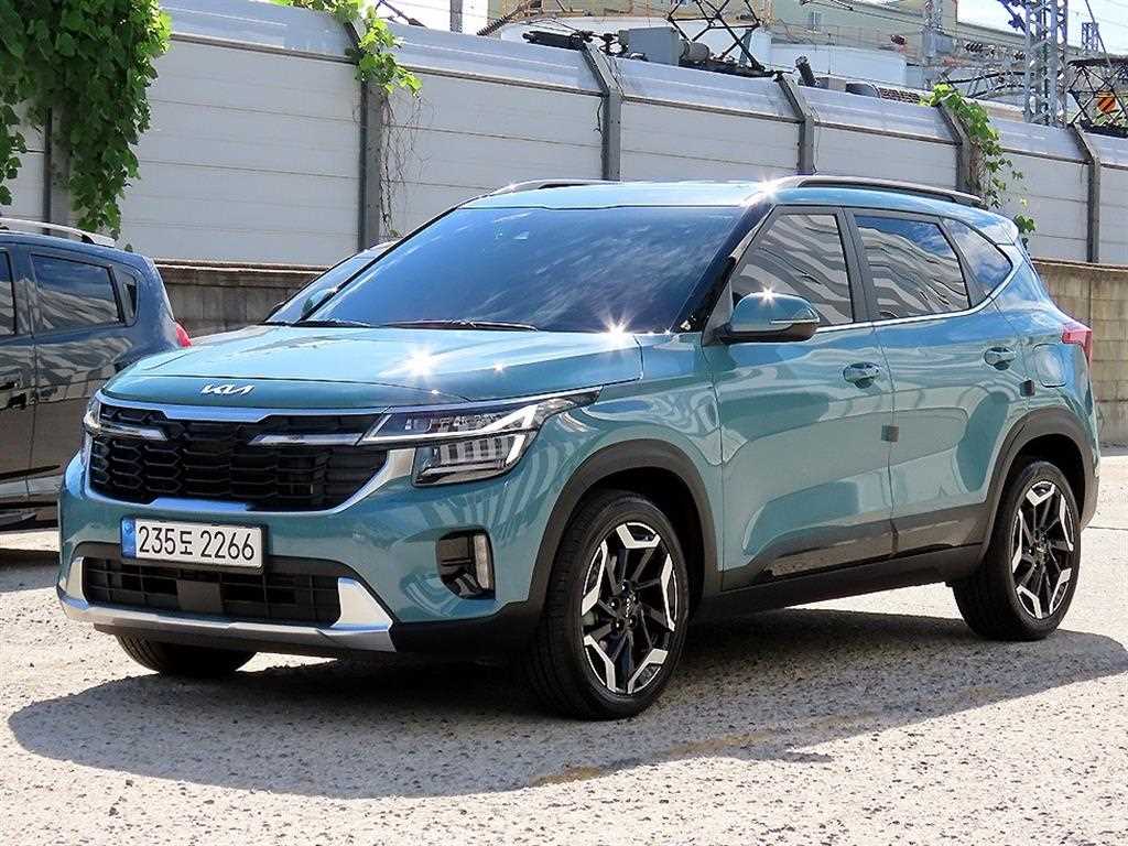 기아 셀토스 가솔린 1.6 터보 2WD 시그니처 사진 2/20