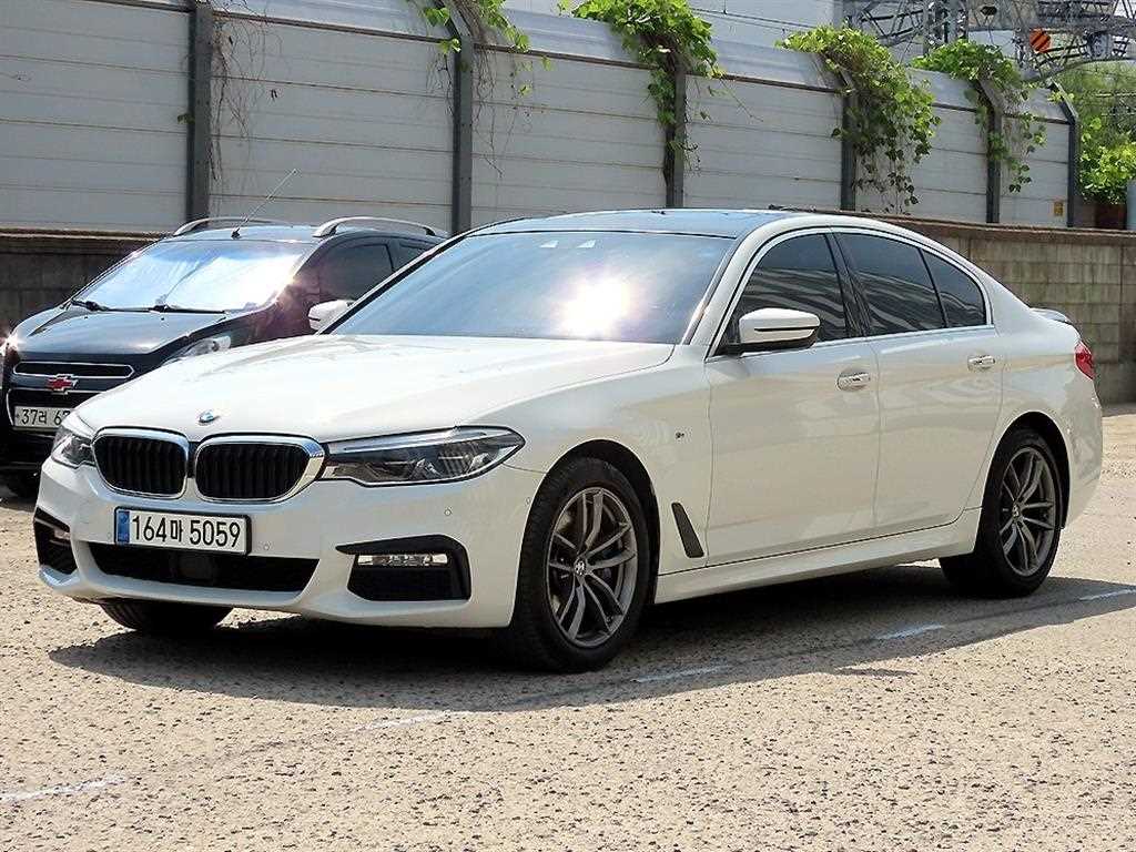 BMW 5시리즈 530i xDrive M 스포츠 사진 2/20