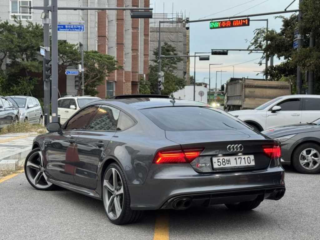 아우디 RS7 4.0 TFSI 콰트로 플러스 사진 2/20