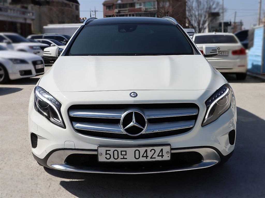 벤츠 GLA 클래스 GLA200 D 4MATIC 사진 2/20