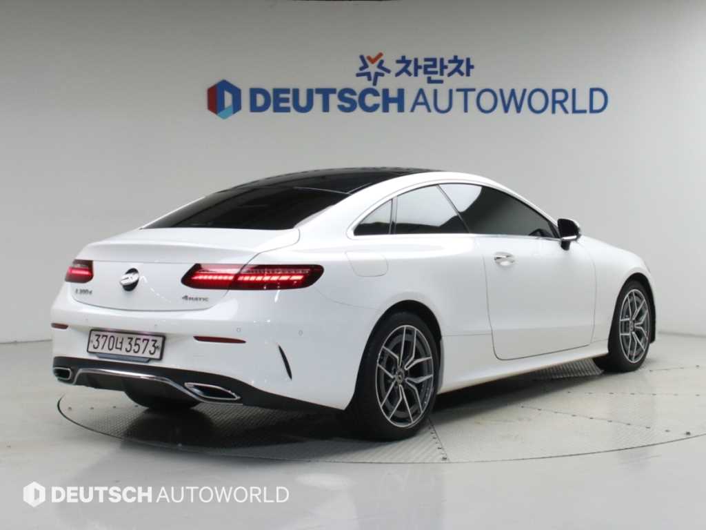 벤츠 E 클래스 E300d 4MATIC 쿠페 사진 2/20