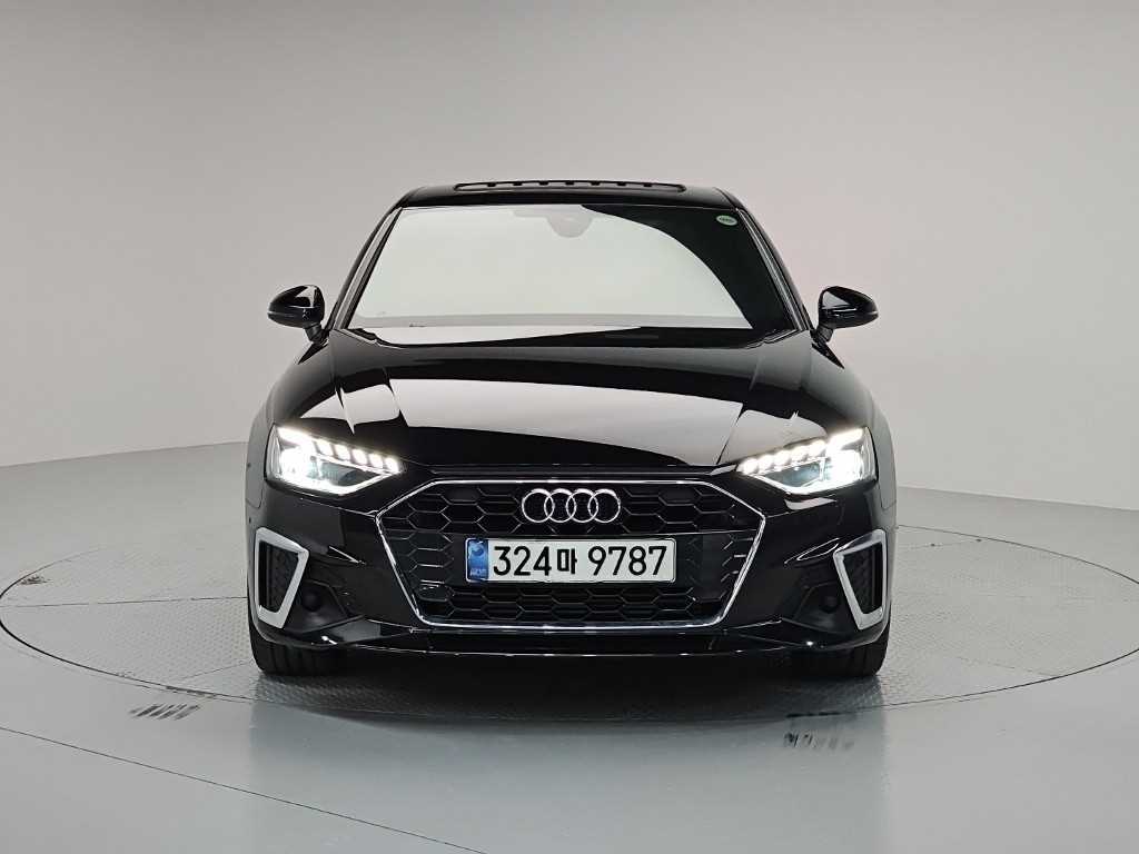 아우디 A4 40 TFSI 프리미엄 사진 2/18
