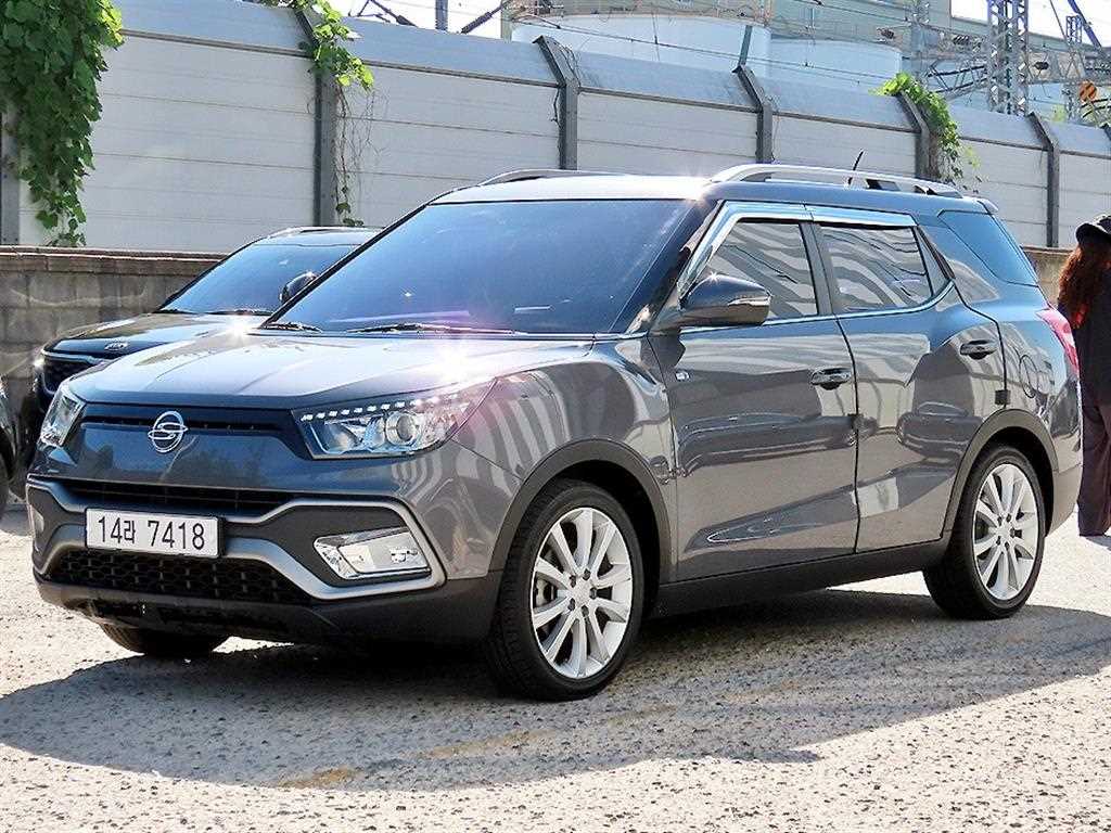 KGM 티볼리 2WD 디젤 1.6 IX 사진 2/20