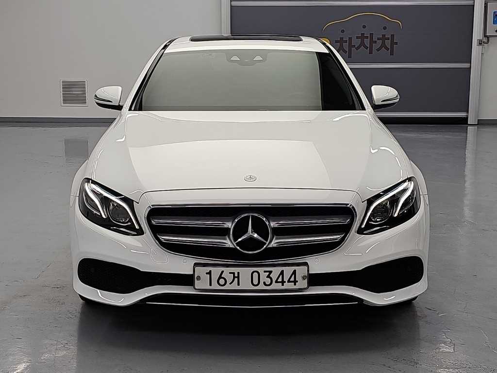 벤츠 E 클래스 E220d 익스클루시브 사진 2/19