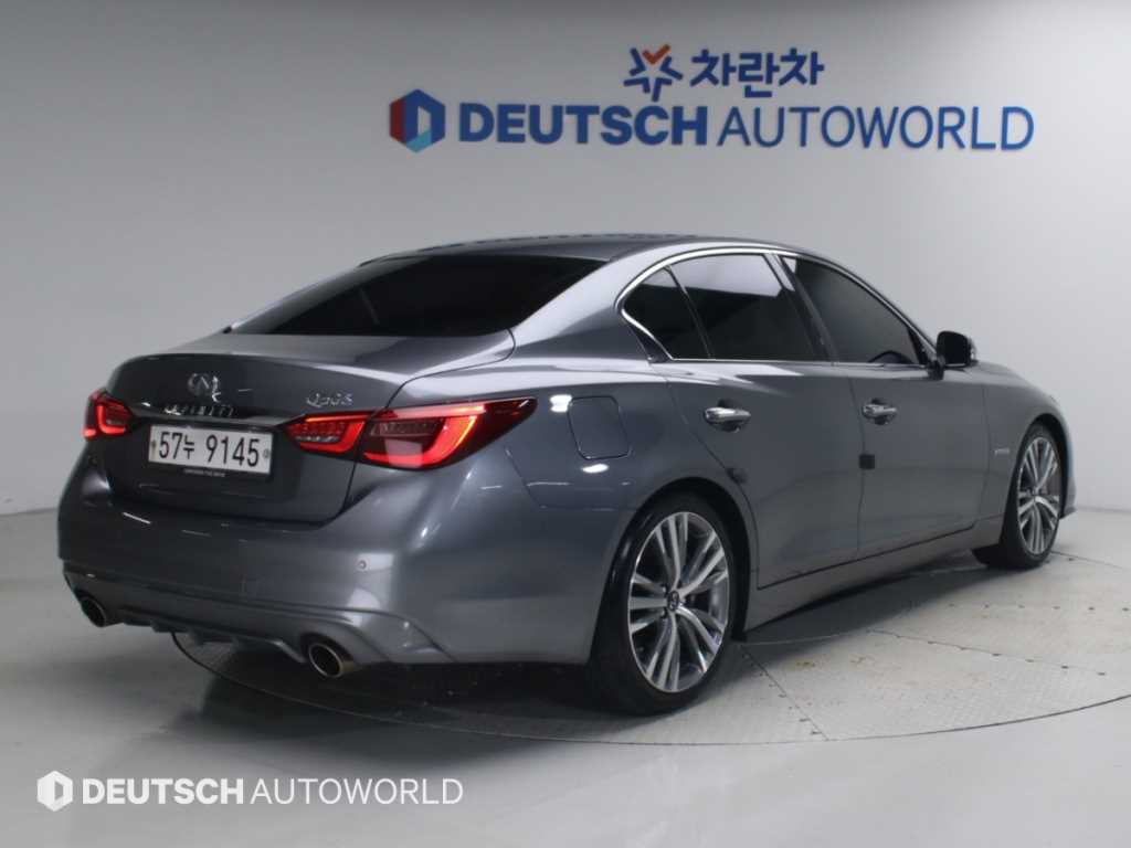 인피니티 Q 3.5 하이브리드 블루 스포츠 센서리 사진 2/20