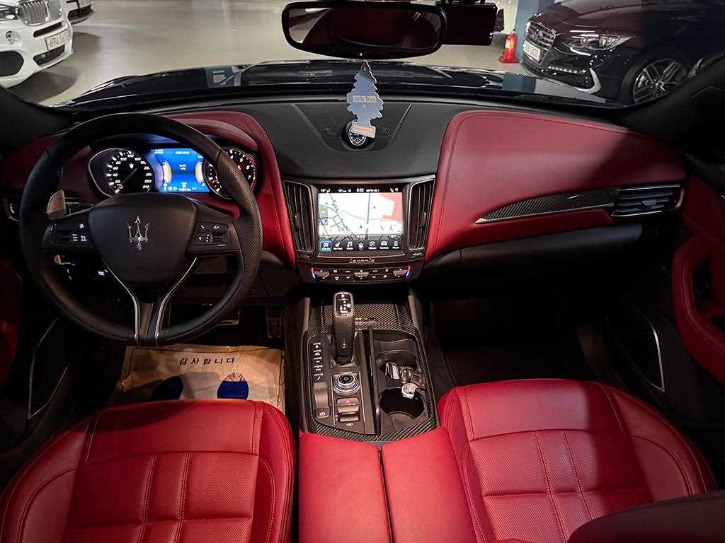 르반떼 3.0 AWD 그란 스포츠 2019년식
