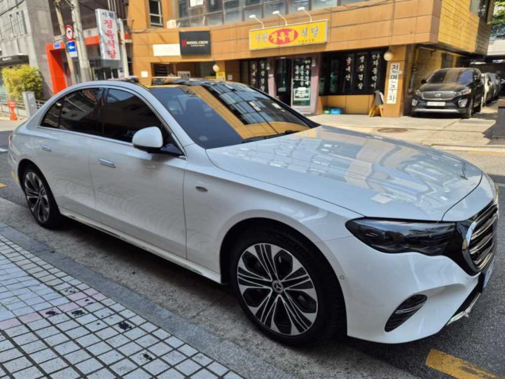 벤츠 E 클래스 E350 e 4MATIC 사진 2/20
