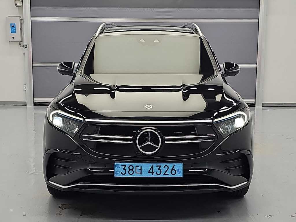 벤츠 EQB 300 4MATIC AMG 라인 사진 2/19