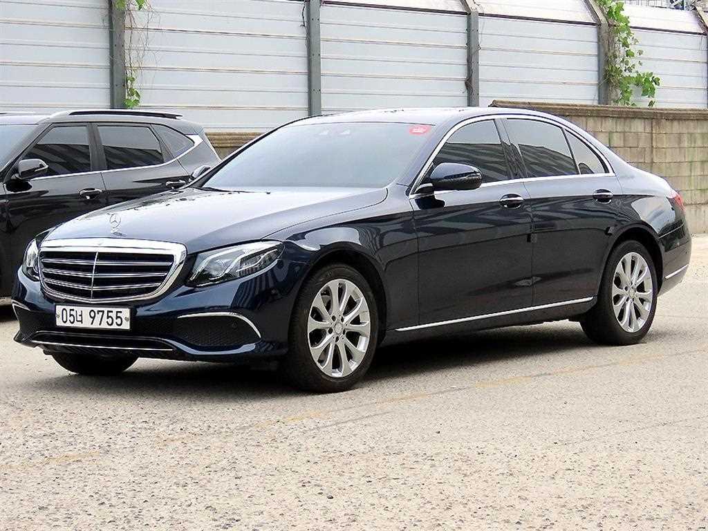 벤츠 E 클래스 E220d 익스클루시브 사진 2/20