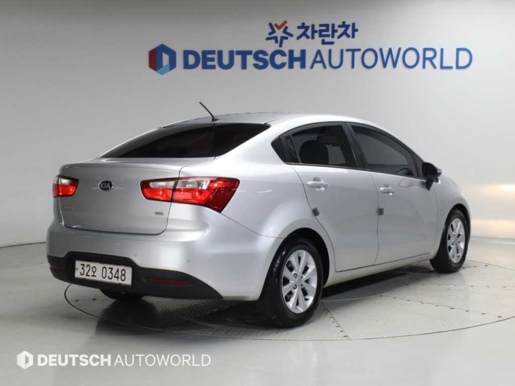 기아 프라이드 4DR 1.6GDI 럭셔리 사진 2/20