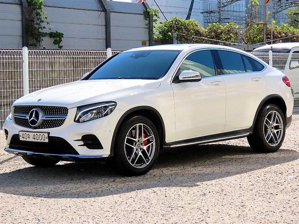 벤츠 GLC 클래스 GLC 220 d 4MATIC 쿠페 사진 2/20
