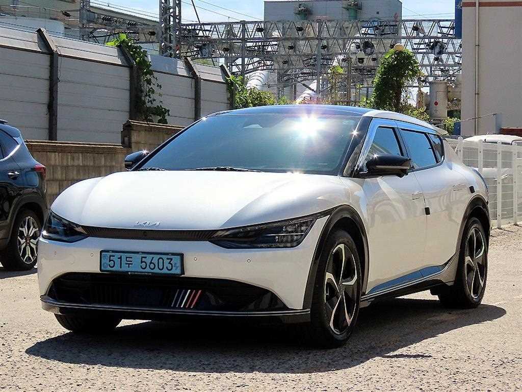 기아 EV6 롱레인지 어스 사진 2/20