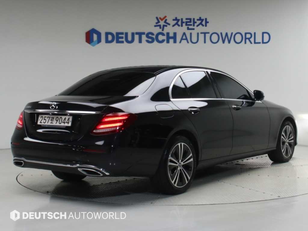 벤츠 E 클래스 E220d 아방가르드 사진 2/20