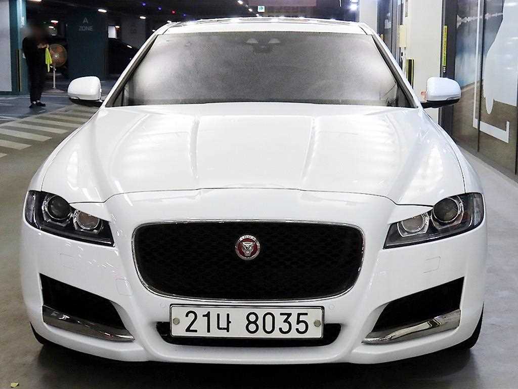 재규어 XF 2.5T 프레스티지 사진 2/20