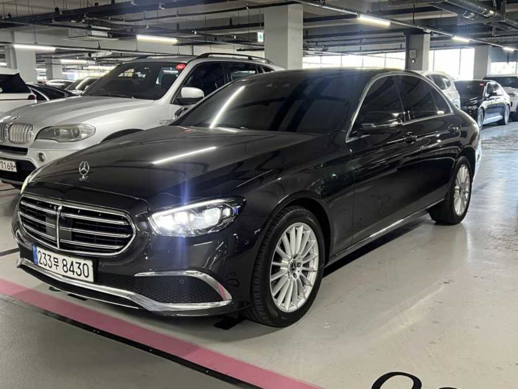 벤츠 E 클래스 E220d 4MATIC 익스클루시브 사진 2/20