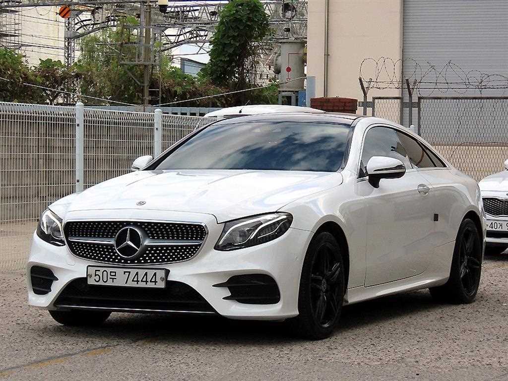 벤츠 E 클래스 E220d 쿠페 사진 2/20