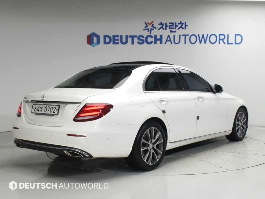 벤츠 E 클래스 E300 아방가르드 사진 2/20