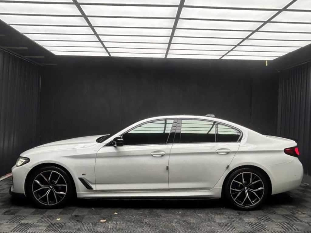 BMW 5시리즈 530i M 스포츠 사진 2/19