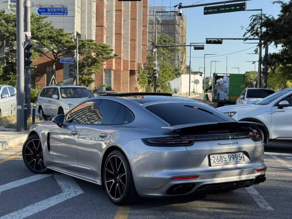 포르쉐 파나메라 4.0 GTS 사진 2/20
