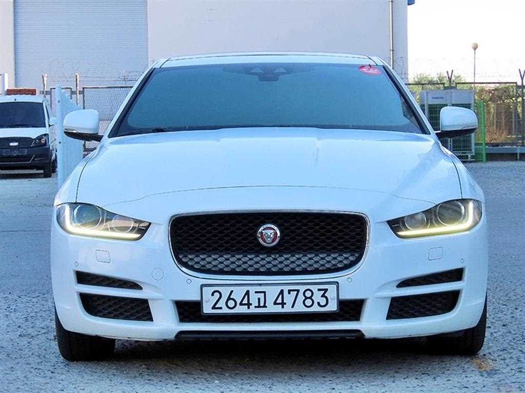 재규어 XE 2.0D 프레스티지 AWD 사진