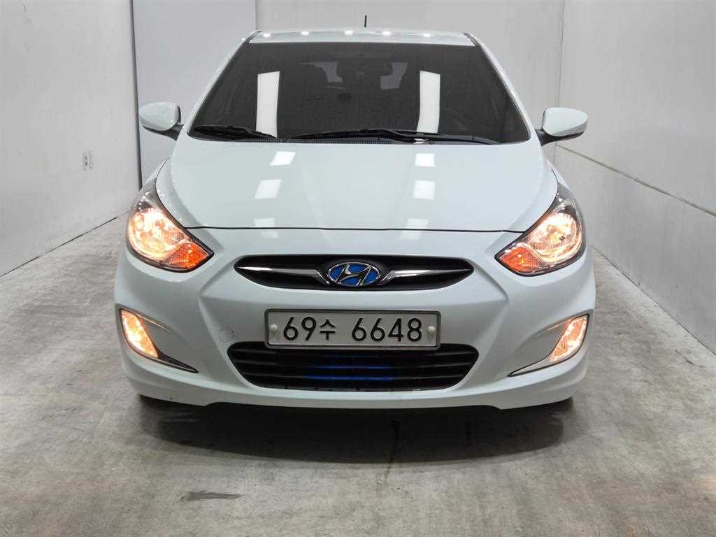 엑센트신형 위트 1.6GDI 탑 2011년식