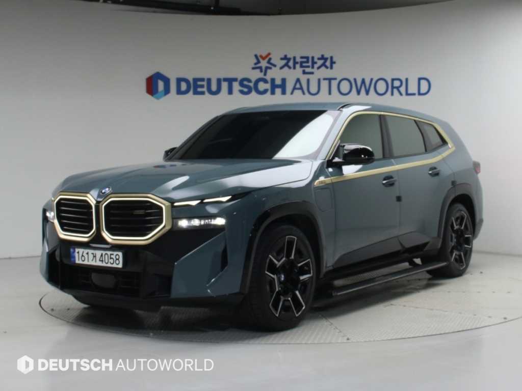 BMW XM 4.4 V8 PHEV 나이트 골드 사진