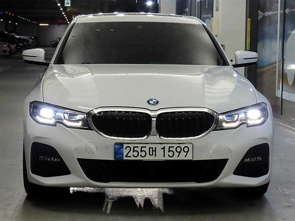 BMW 3시리즈 320d M 스포츠 사진 2/19