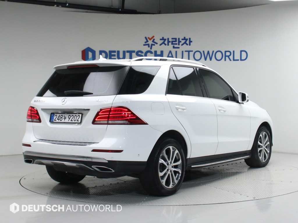 벤츠 GLE 클래스 GLE 250 d 4MATIC 사진 2/20