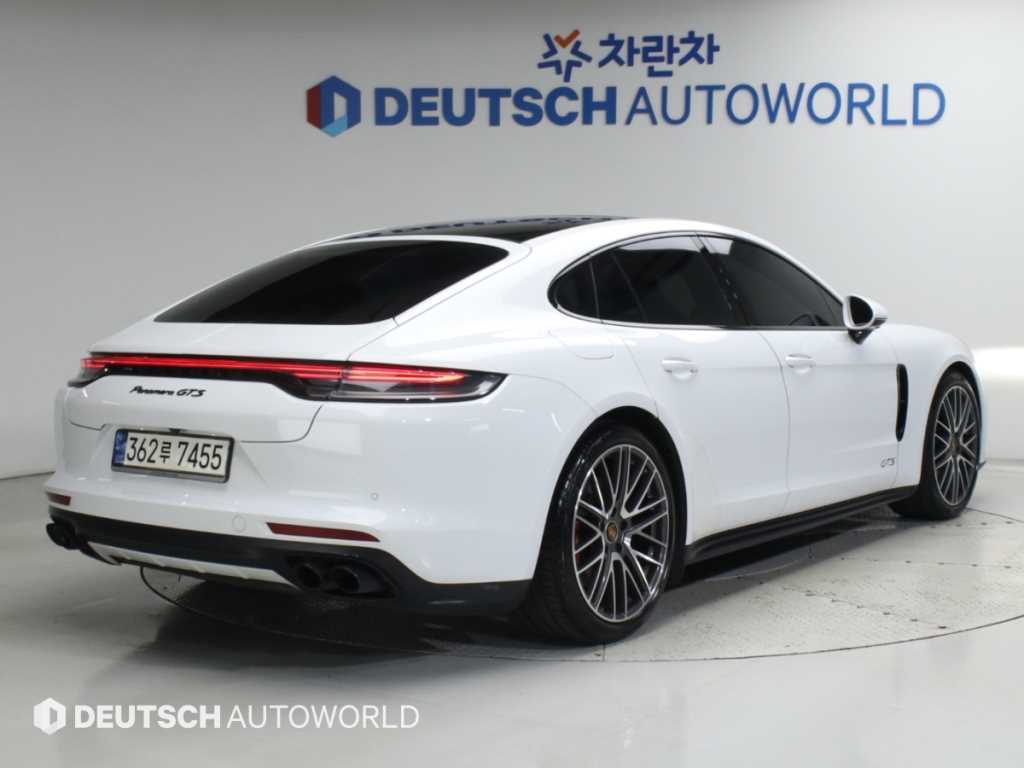 포르쉐 파나메라 4.0 GTS 사진 2/20