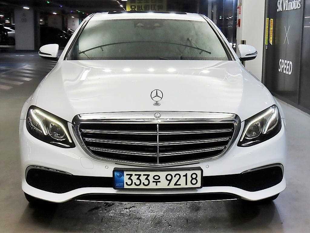 벤츠 E 클래스 E220d 4MATIC 아방가르드 사진 2/20