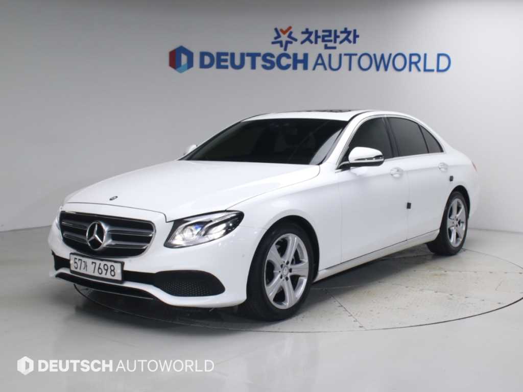 벤츠 E 클래스 E220d 아방가르드 사진