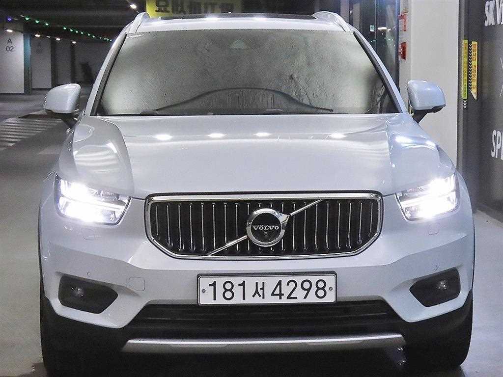 볼보 XC40 T4 4WD 모멘텀 사진 2/20