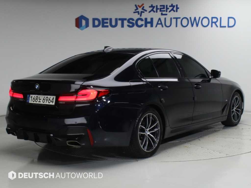 BMW 5시리즈 523d xDrive M 스포츠 사진 2/20