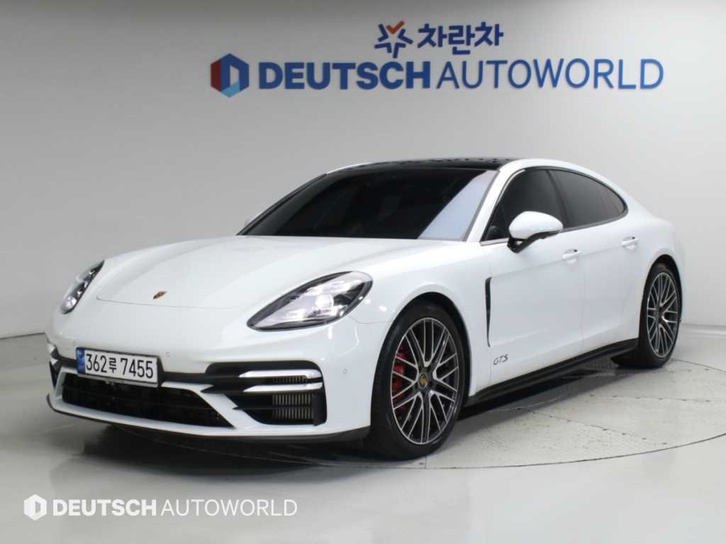 포르쉐 파나메라 4.0 GTS 사진