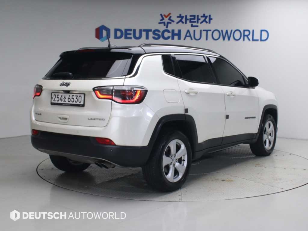 지프 컴패스 2.4 AWD 리미티드 사진 2/20