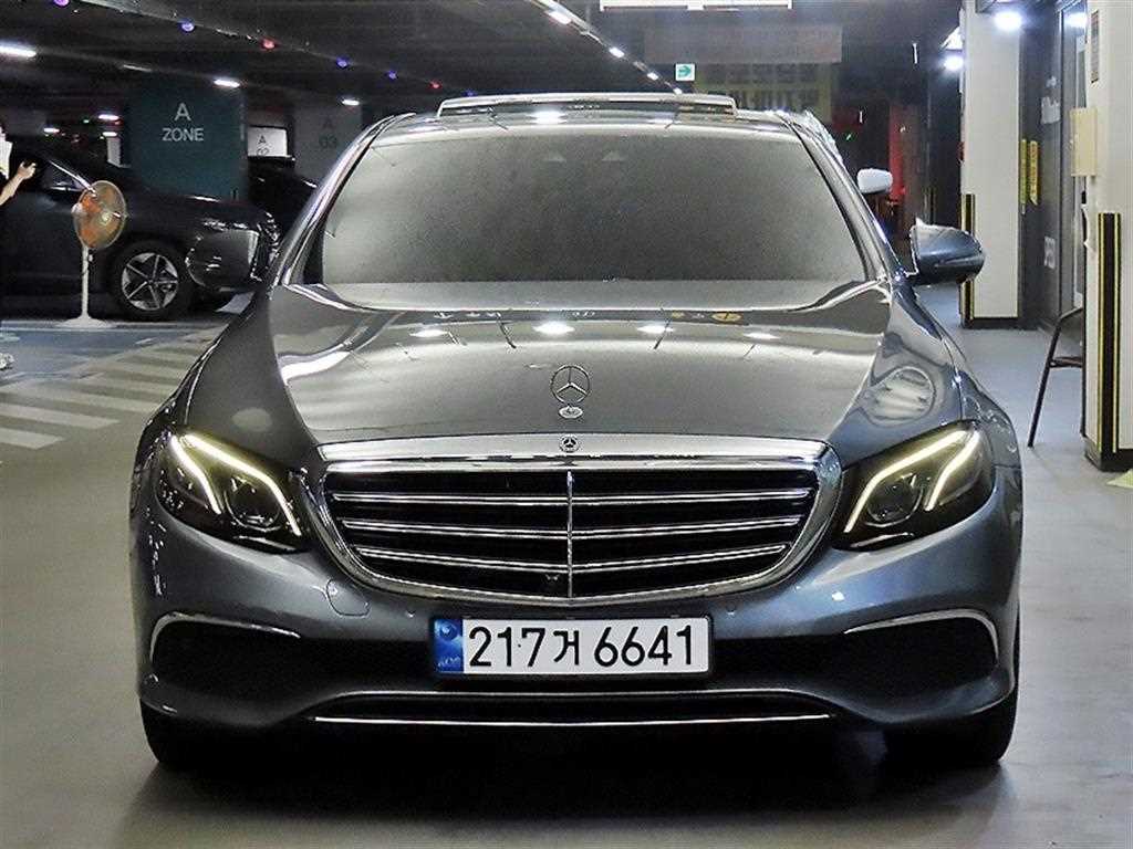 벤츠 E 클래스 E300 4MATIC 익스클루시브 사진 2/20