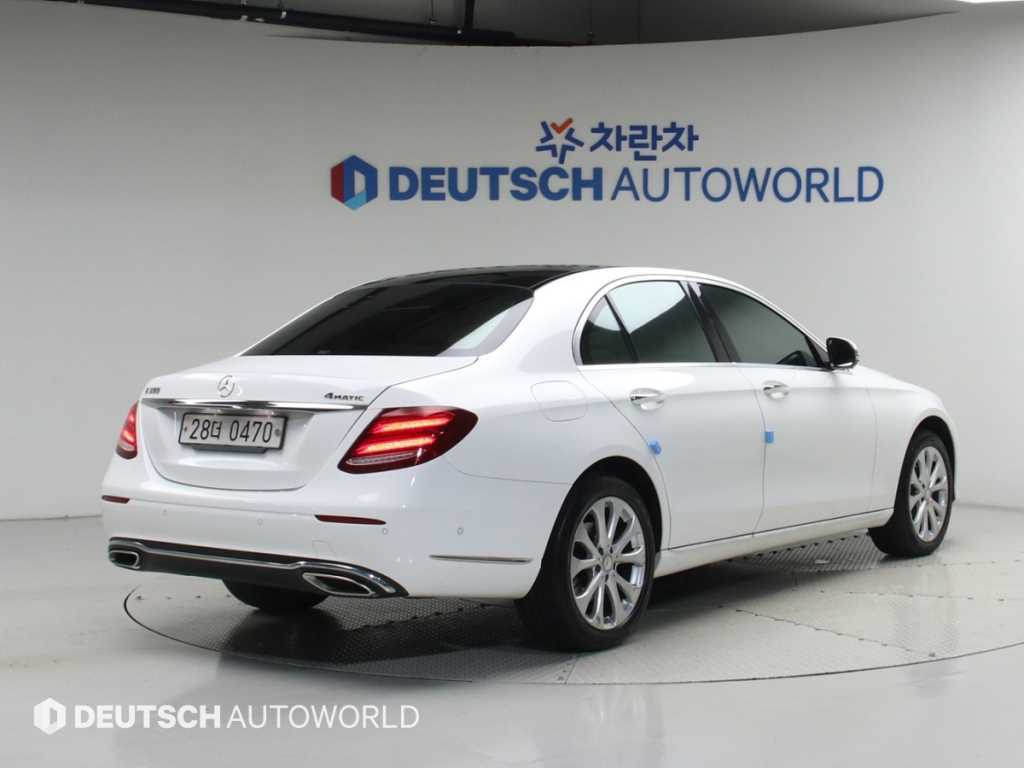 벤츠 E 클래스 E300 4MATIC 아방가르드 사진 2/20