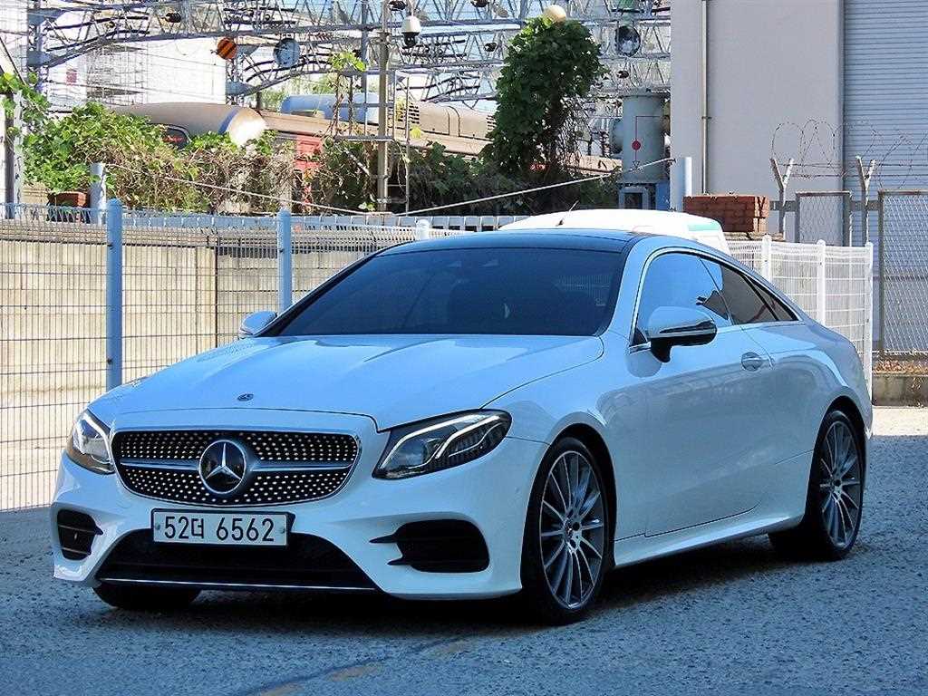 벤츠 E 클래스 E400 4MATIC 쿠페 사진 2/20