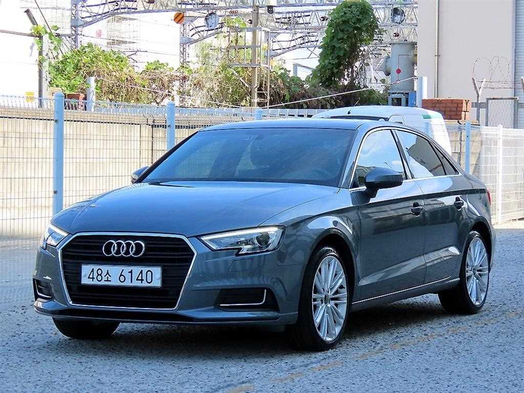아우디 A3 40 TFSI 사진 2/19