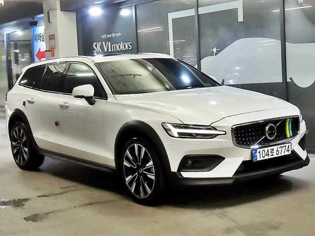 V60 크로스 컨트리 2세대 2.0 B5 얼티메이트 AWD 2024년식