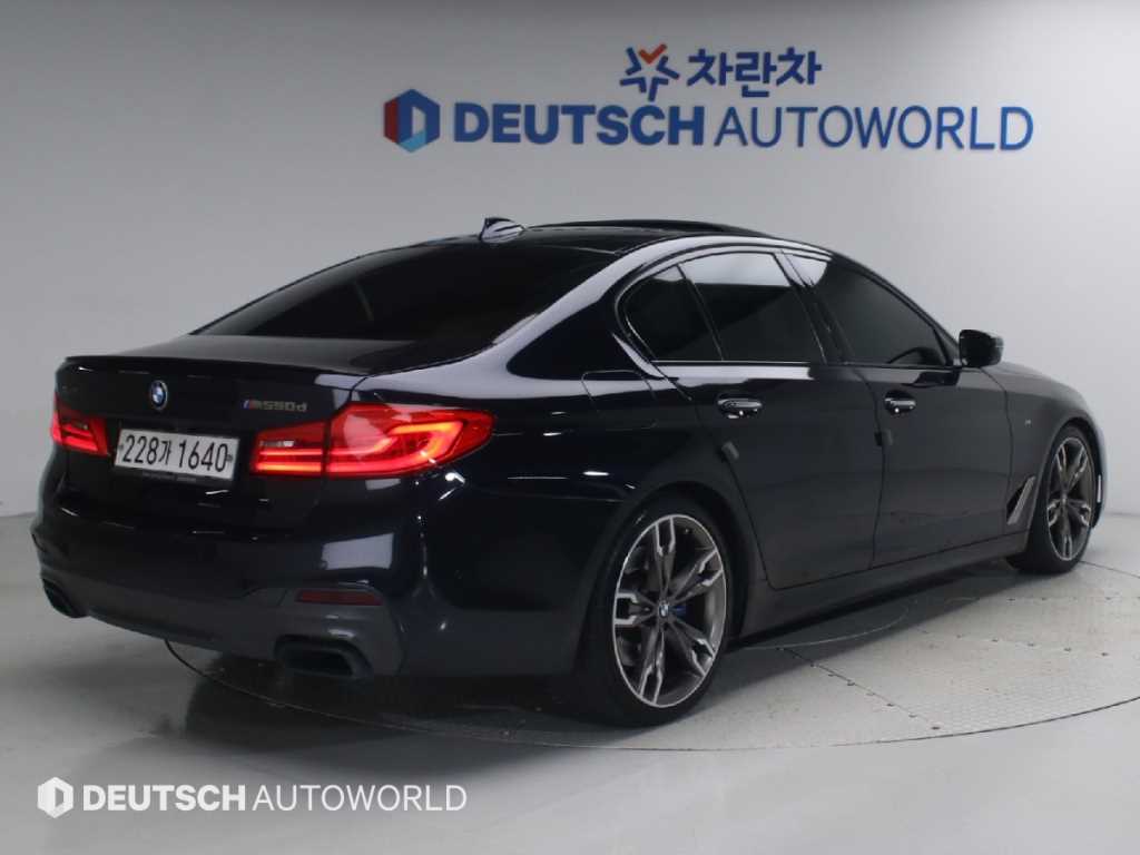 BMW 5시리즈 M550d xDrive 사진 2/20