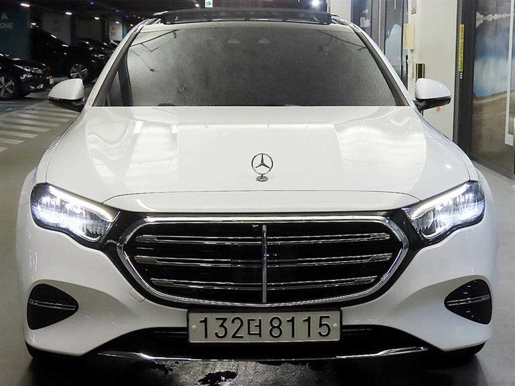 벤츠 E 클래스 E220d 4MATIC 익스클루시브 사진 2/20