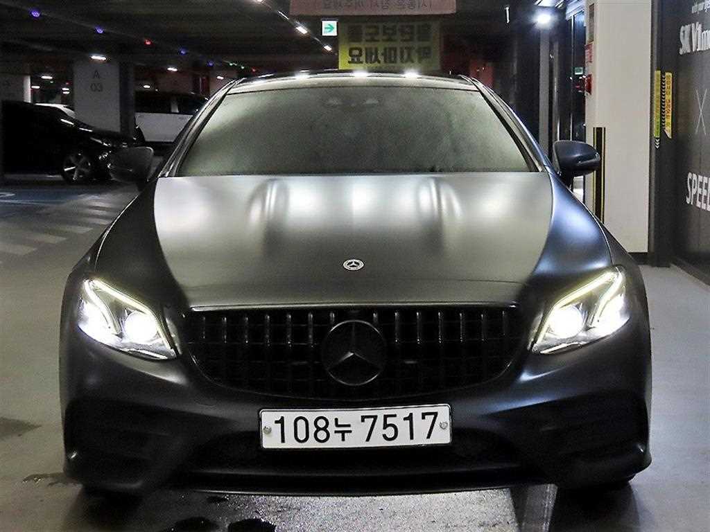 벤츠 E 클래스 E220d 쿠페 사진 2/20