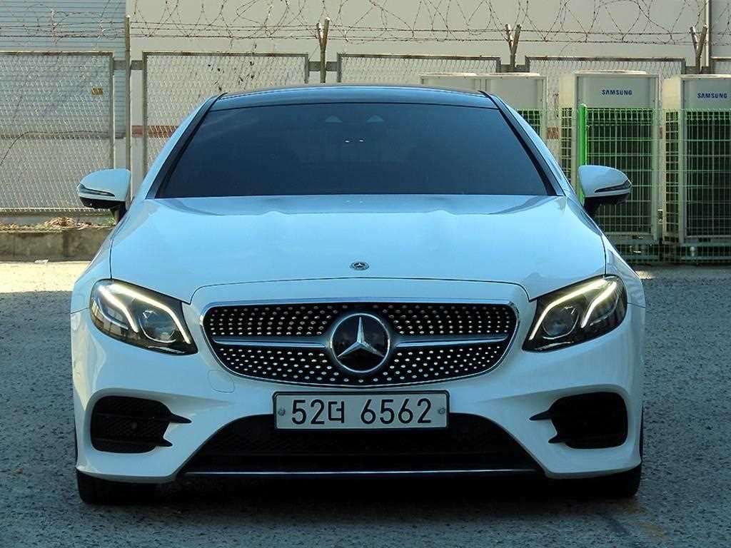 벤츠 E 클래스 E400 4MATIC 쿠페 사진