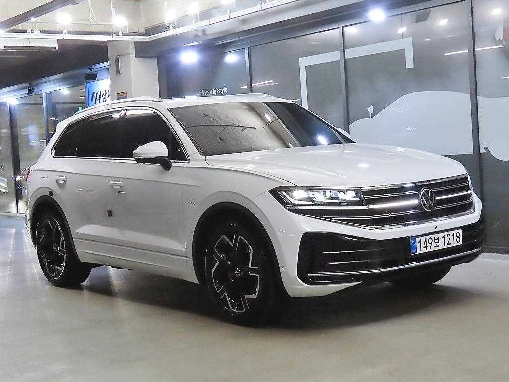 투아렉 3세대 3.0 TDI 프레스티지 2024년식